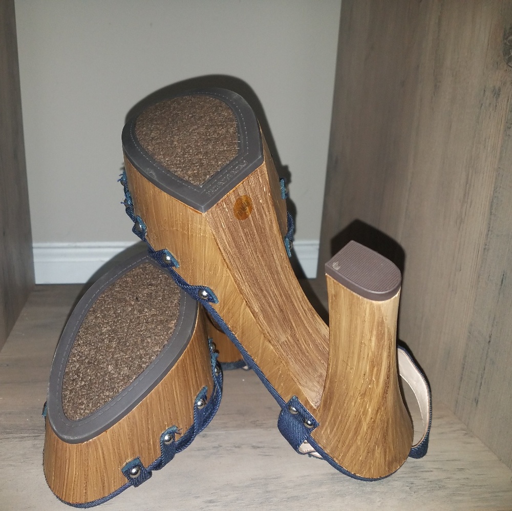 Heels - Picture 4 of 4